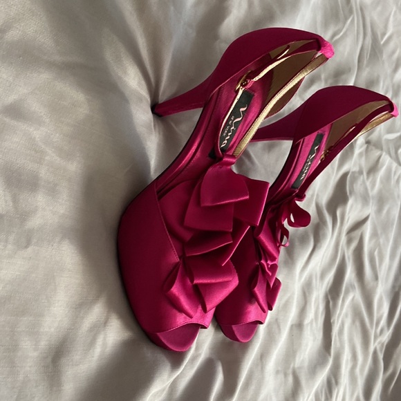 Nina Pumps - Picture 2 of 3